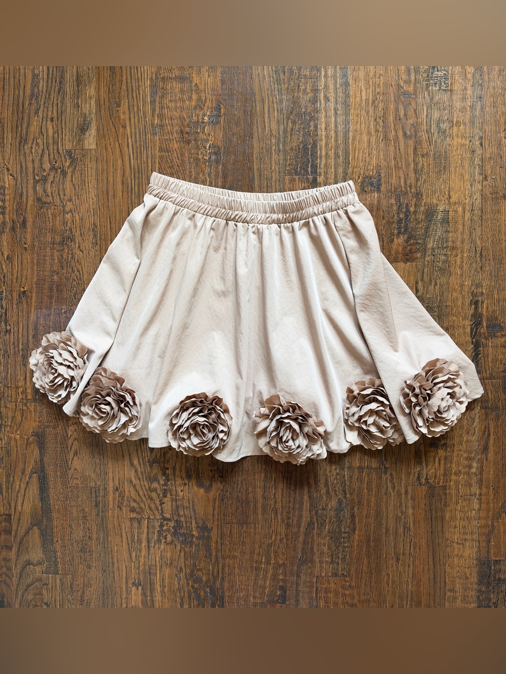 Rosettes on Hem Beige Mini Skirt Large L Pull-on Women’s - Perfect